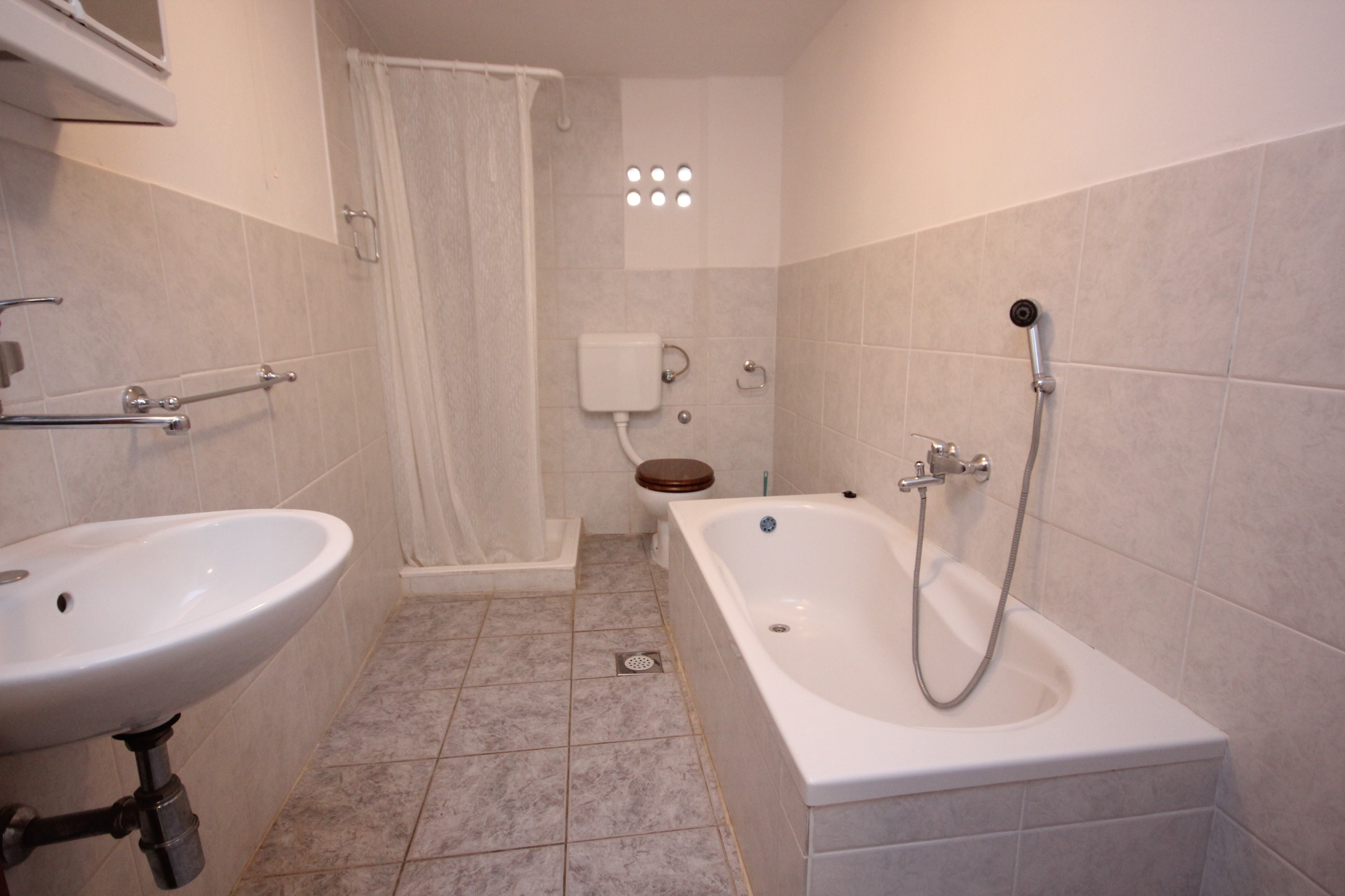Two bedroom apartment with terrace and sea view Vis (A-8448-c)