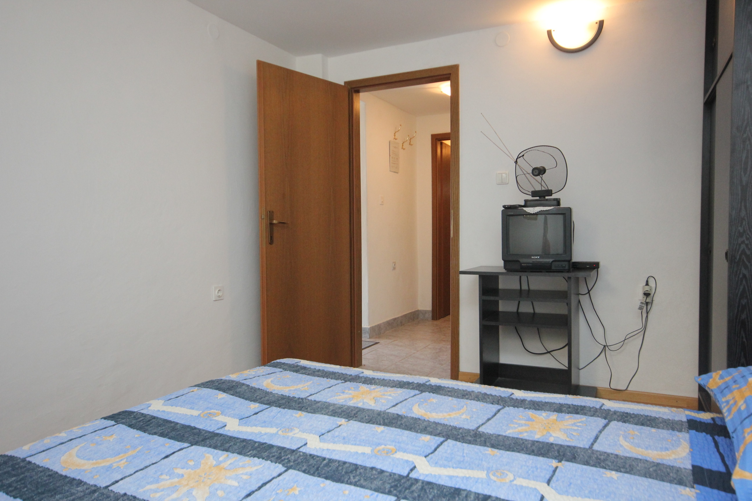 Two bedroom apartment with terrace and sea view Vis (A-8448-c)