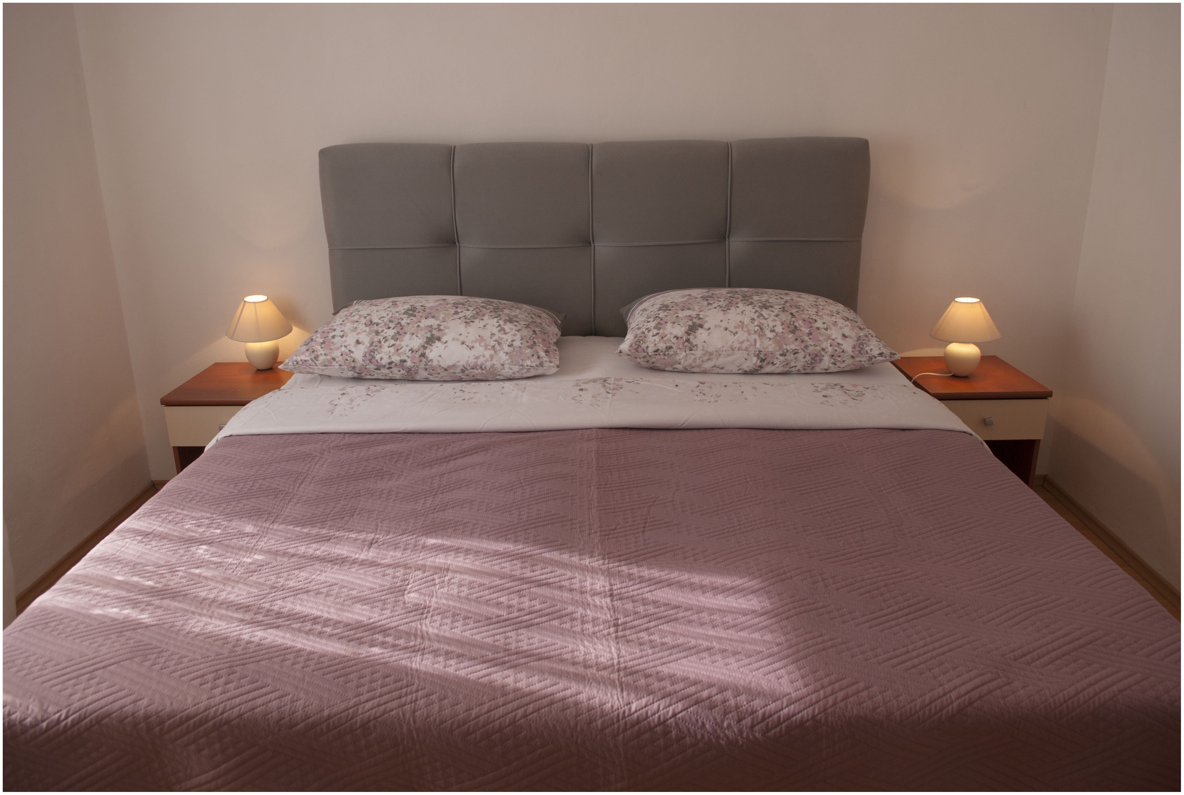 One bedroom apartment with terrace and sea view Cove Mala Lamjana, Ugljan (A-8449-b)