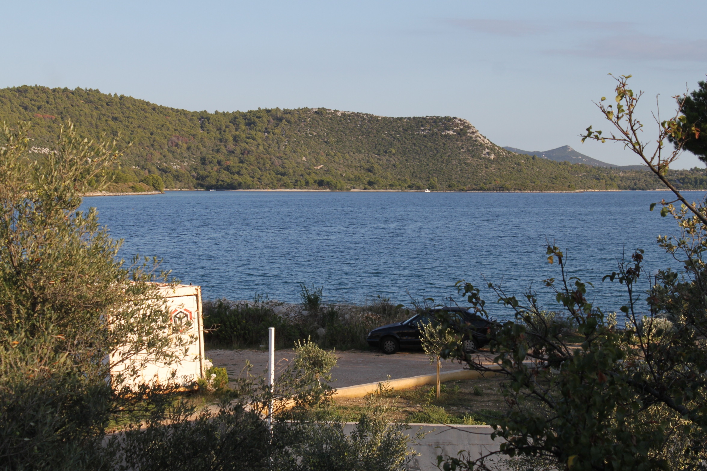 One bedroom apartment with terrace and sea view Cove Mala Lamjana, Ugljan (A-8449-b)