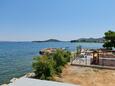 Parkiralište Neviđane, Pašman, Parkiralište 8453 - Apartmani blizu mora sa pješčanom plažom.