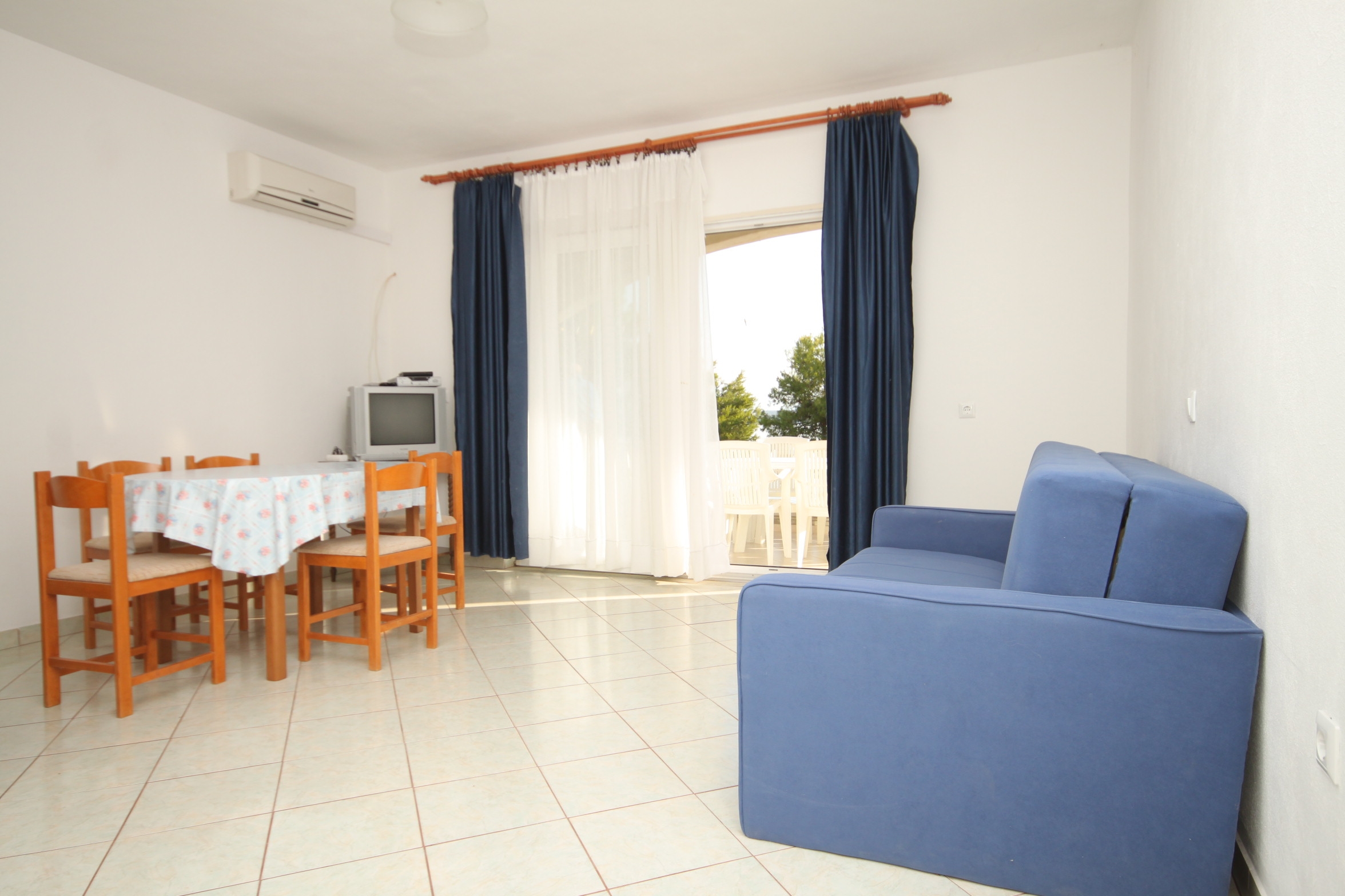 Two bedroom apartment near beach Tkon (Pašman) (A-8454-a)