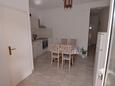 Jídelna Tkon, Jídelna v ubytování typu apartment, s klimatizací a WiFi.