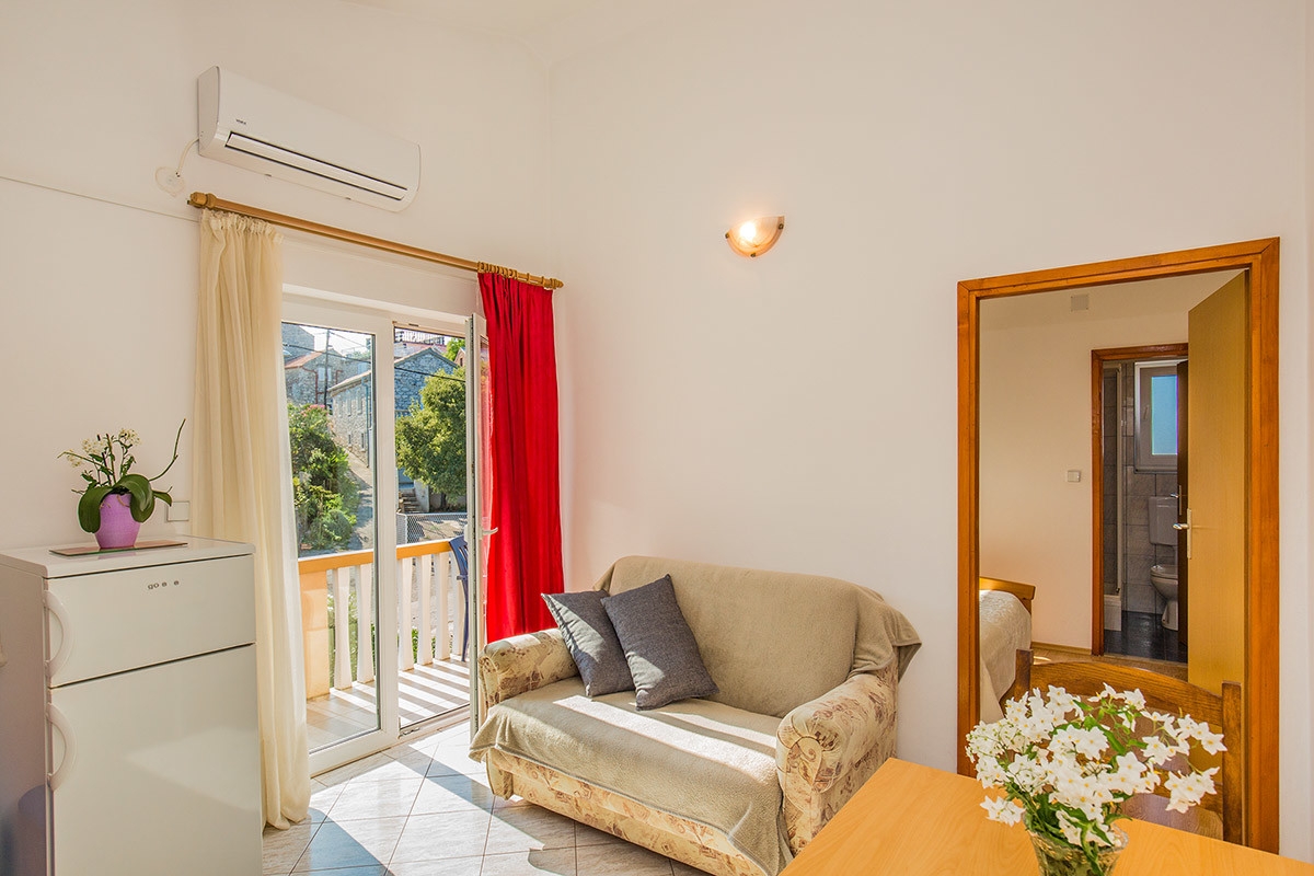 One bedroom apartment with balcony Tkon, Pašman (A-8455-c)