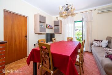 Kraj, Sala da pranzo nell'alloggi del tipo apartment, condizionatore disponibile e WiFi.