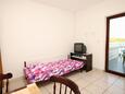 Ugljan, Jídelna v ubytování typu apartment, domácí mazlíčci povoleni a WiFi.