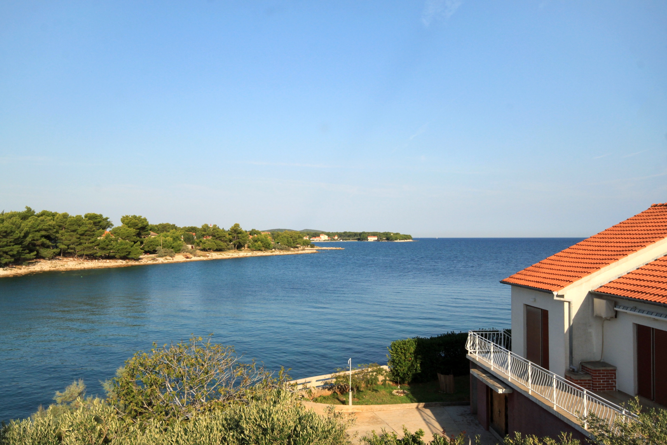 One bedroom apartment near beach Ugljan  A-c