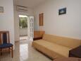 Mala Lamjana, Sala de estar in the apartment, air condition available, (pet friendly) y WiFi.