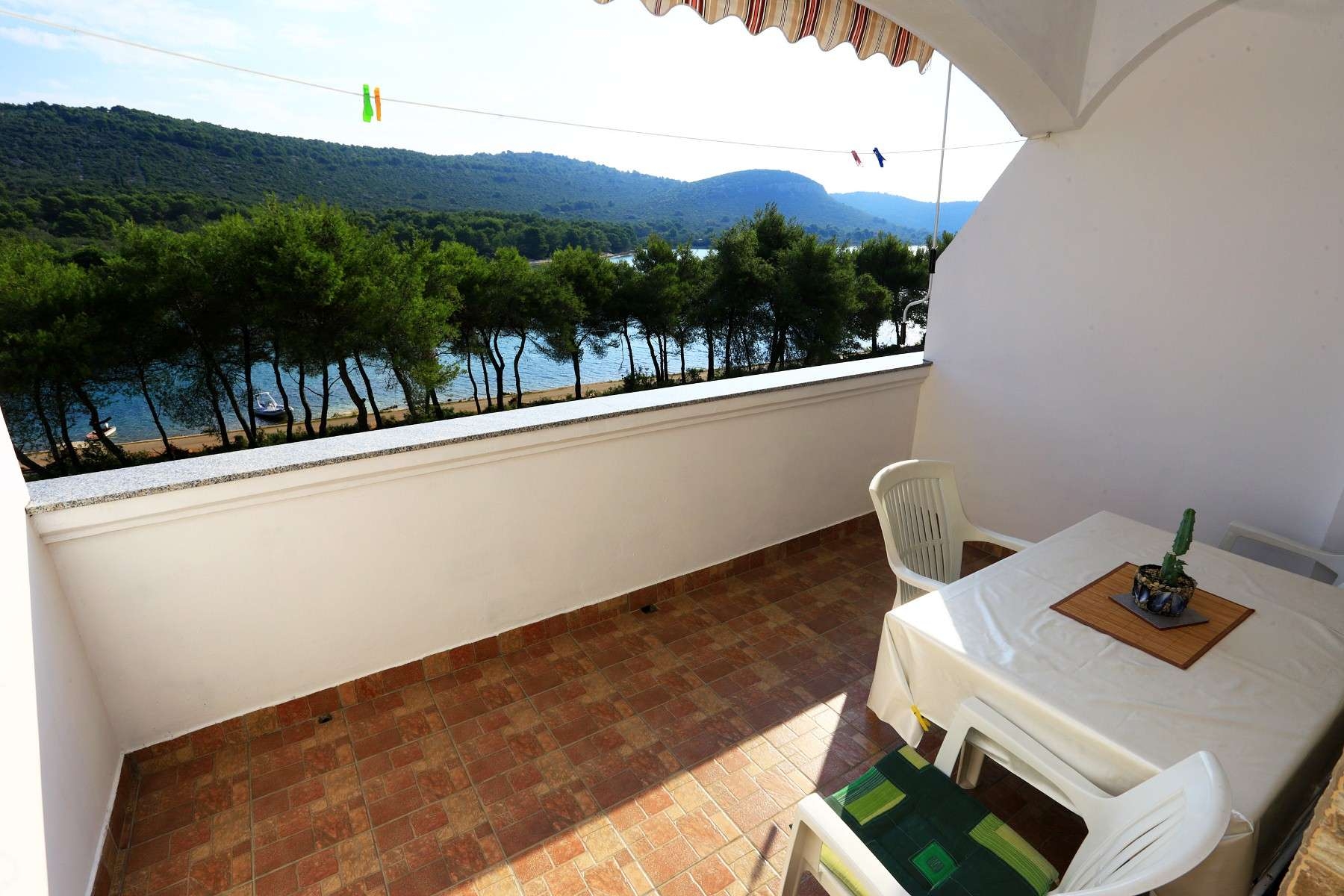 One bedroom apartment near beach Cove Mala Lamjana, Ugljan (A-8461-e) One bedroom apartment near beach Cove Mala Lamjana, Ugljan (A-8461-e)