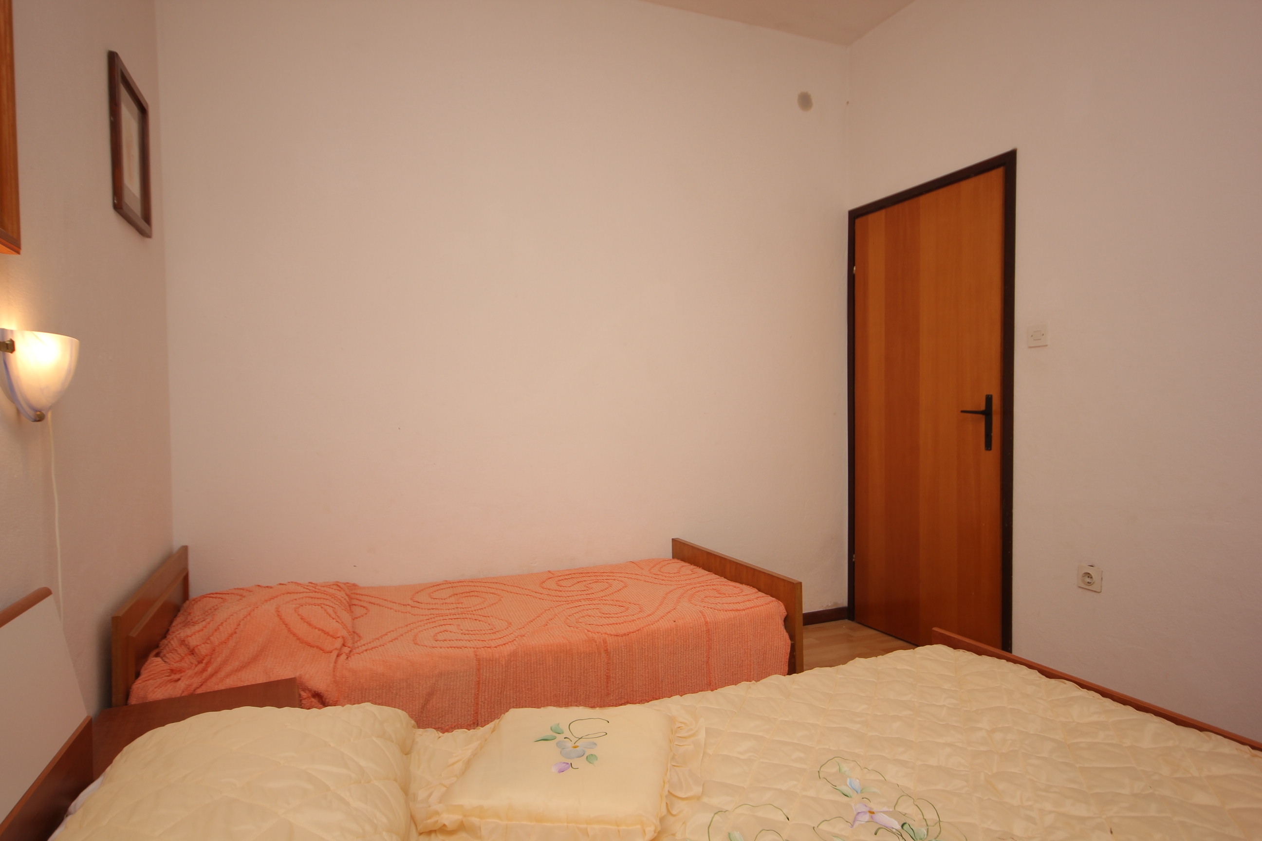 Two bedroom apartment with terrace Poljana, Ugljan  A-d