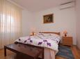 Ložnice 1 Sutomišćica, Ložnice 1 v ubytování typu apartment, s klimatizací a WiFi.