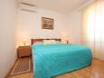Ložnice 2 Sutomišćica, Ložnice 2 v ubytování typu apartment, s klimatizací a WiFi.