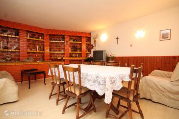 Ugljan, Dining room in the apartment, air condition available and WiFi.