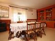 Ugljan, Dining room in the apartment, air condition available and WiFi.