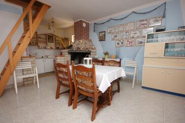 Vitane, Salle à manger dans l’hébergement en type house, animaux acceptés.