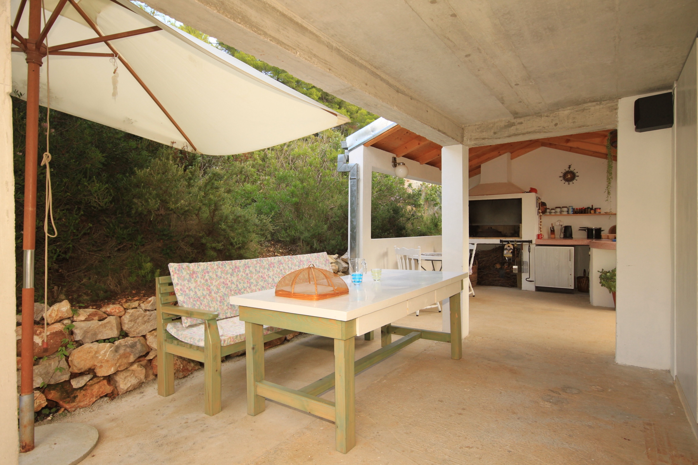 Two bedroom apartment with terrace and sea view Rukavac, Vis (A-8489-a)