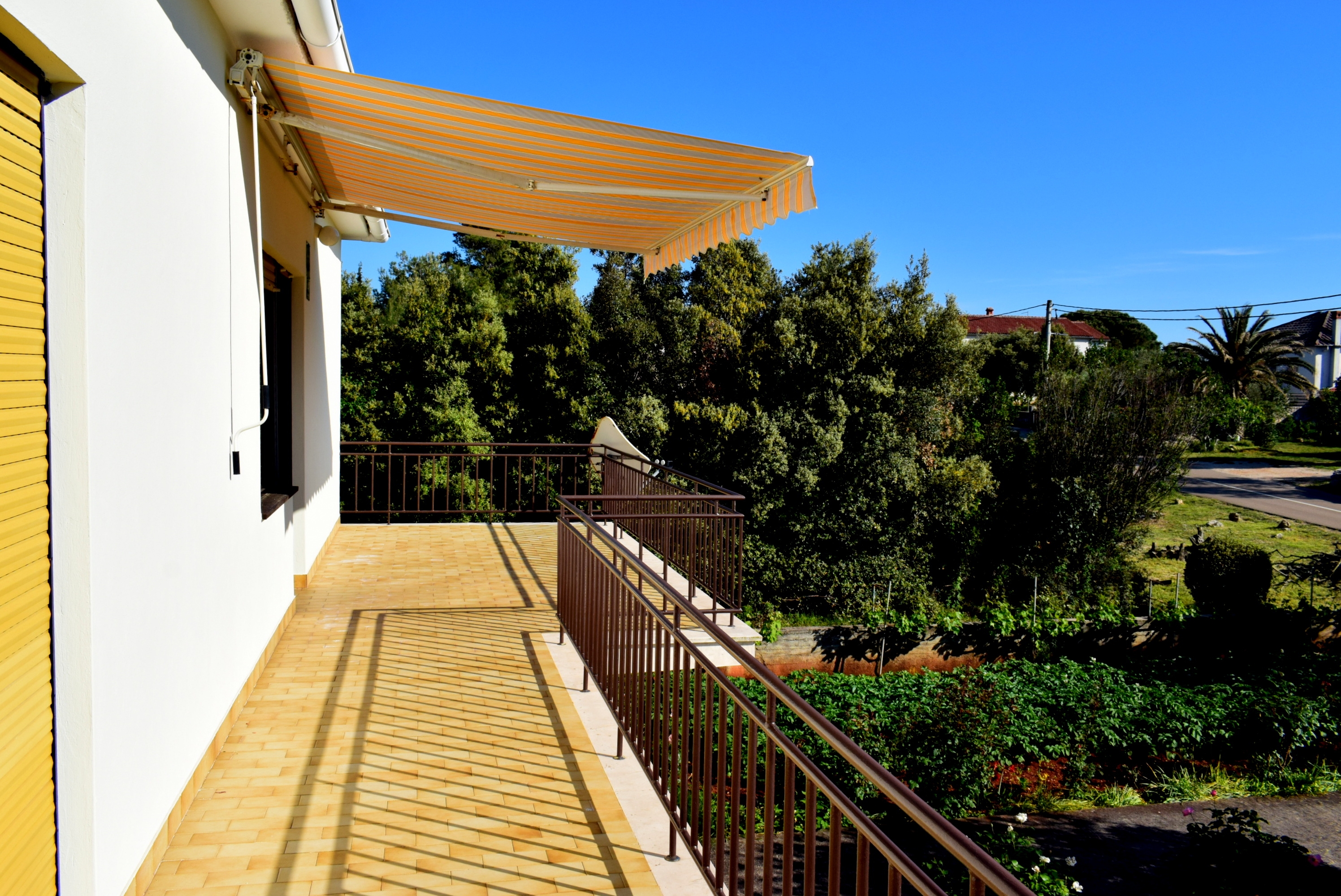 Three bedroom apartment with terrace and sea view Ugljan  A-a