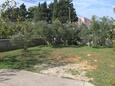 Parking lot Ugljan, Ugljan, Parking lot 8493 - Apartments with pebble beach.