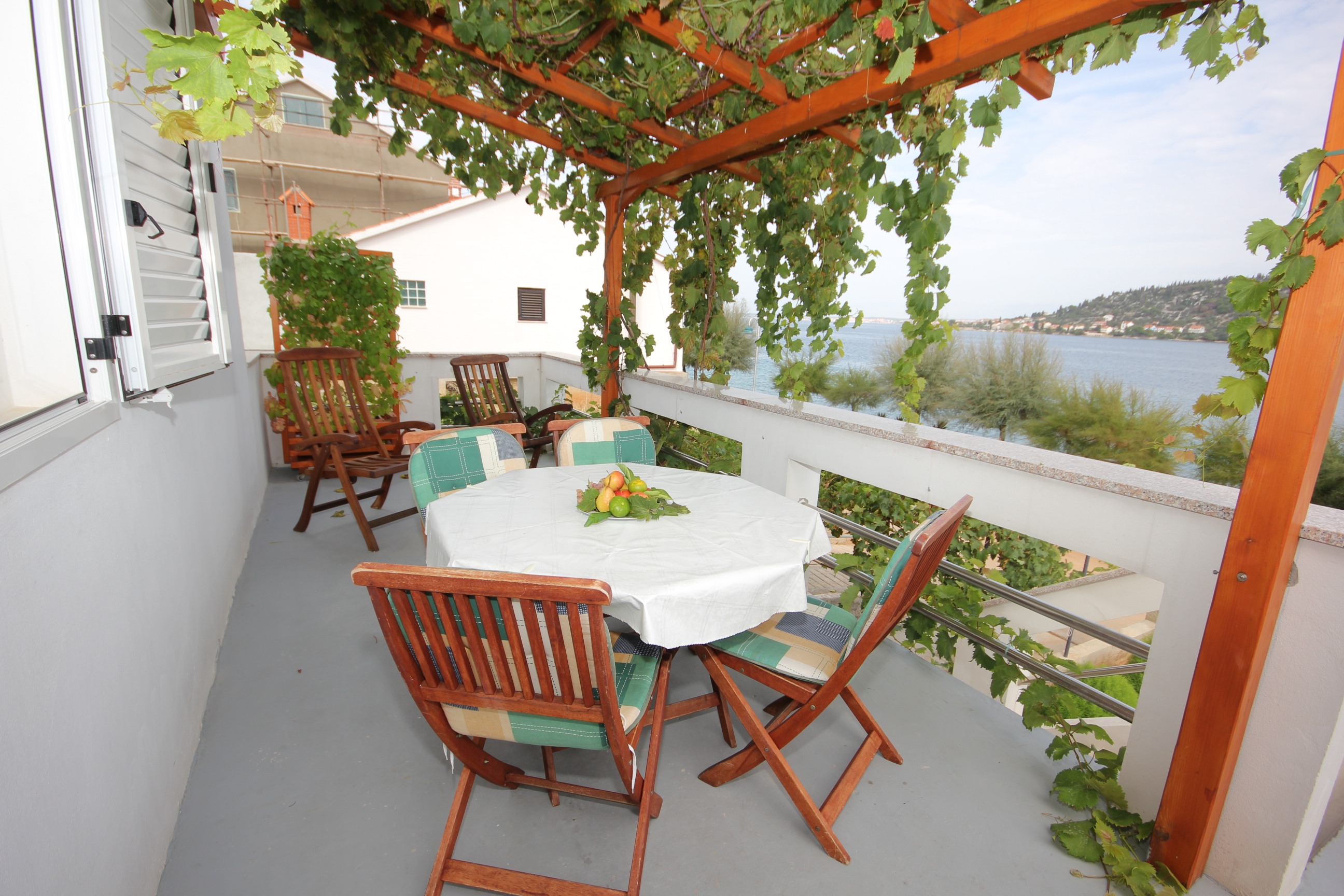 Two bedroom apartment near beach Kali, Ugljan  A-a