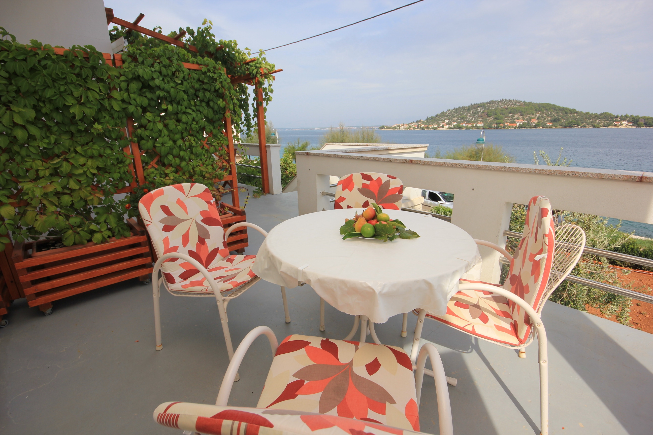 One bedroom apartment near beach Kali, Ugljan  A-b