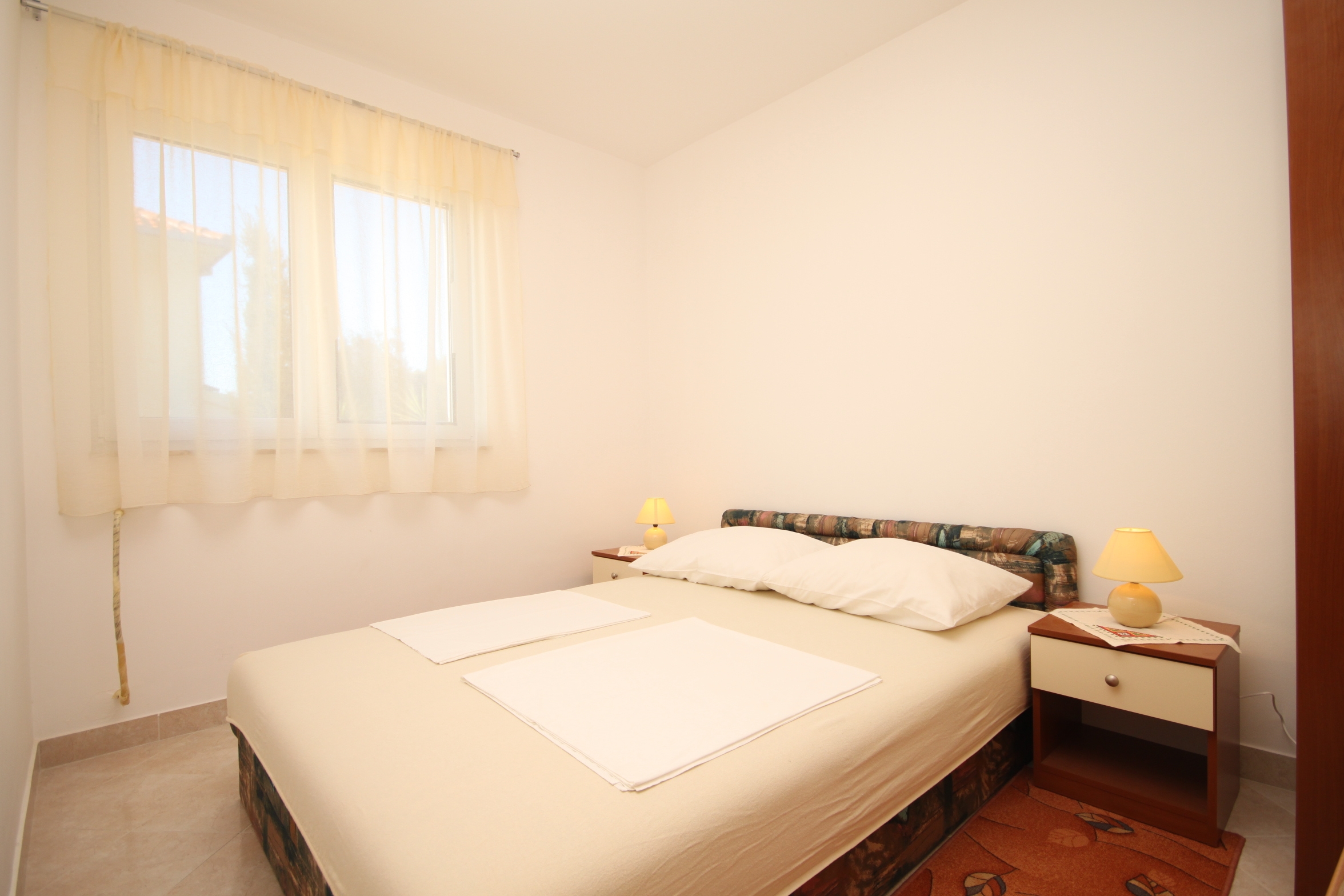 Two bedroom apartment with balcony and sea view Seget Vranjica, Trogir (A-8507-a)