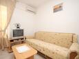 Seget Vranjica, Living room in the apartment, air condition available and WiFi.