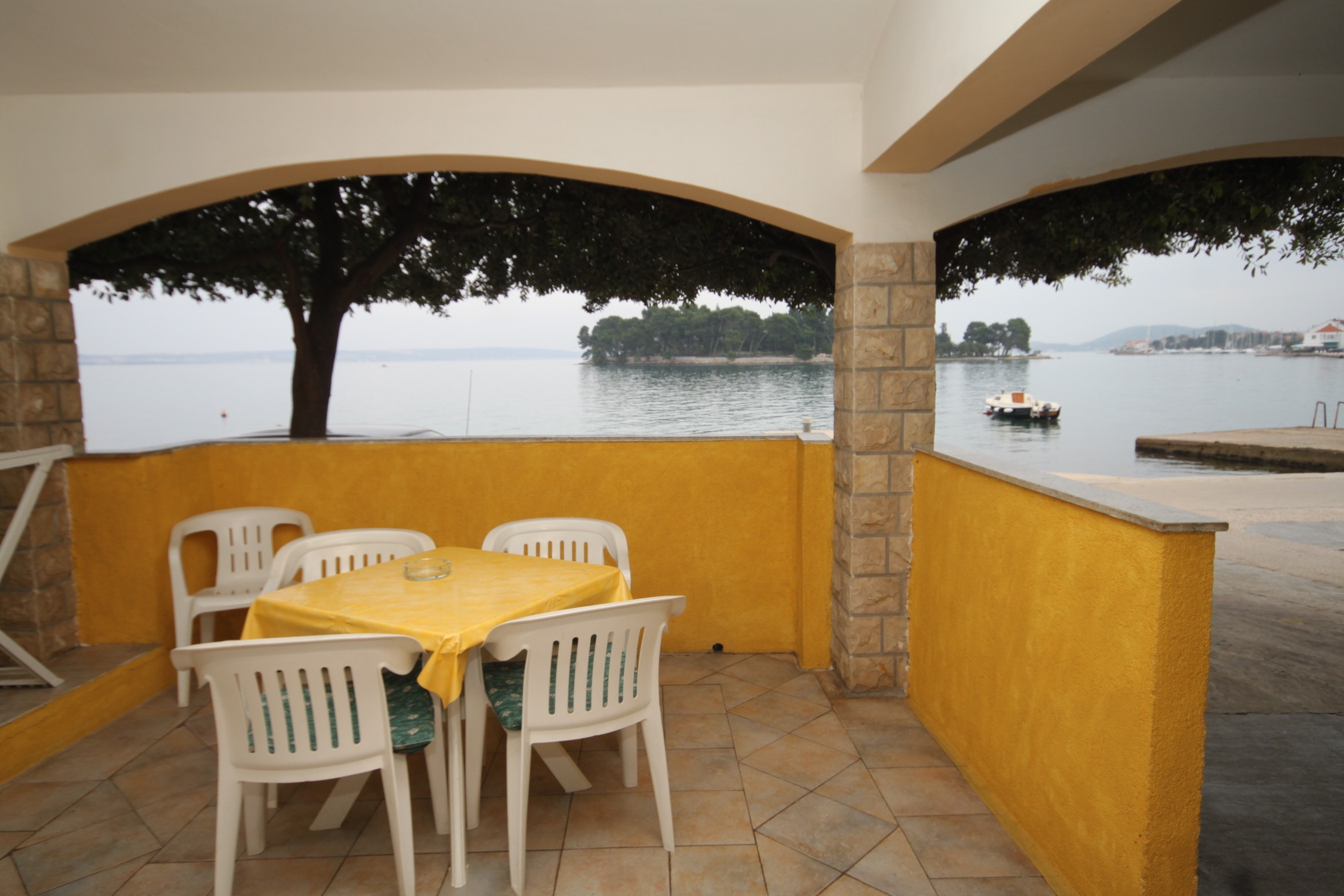 One bedroom apartment near beach Preko, Ugljan (A-8515-a) One bedroom apartment near beach Preko, Ugljan (A-8515-a)