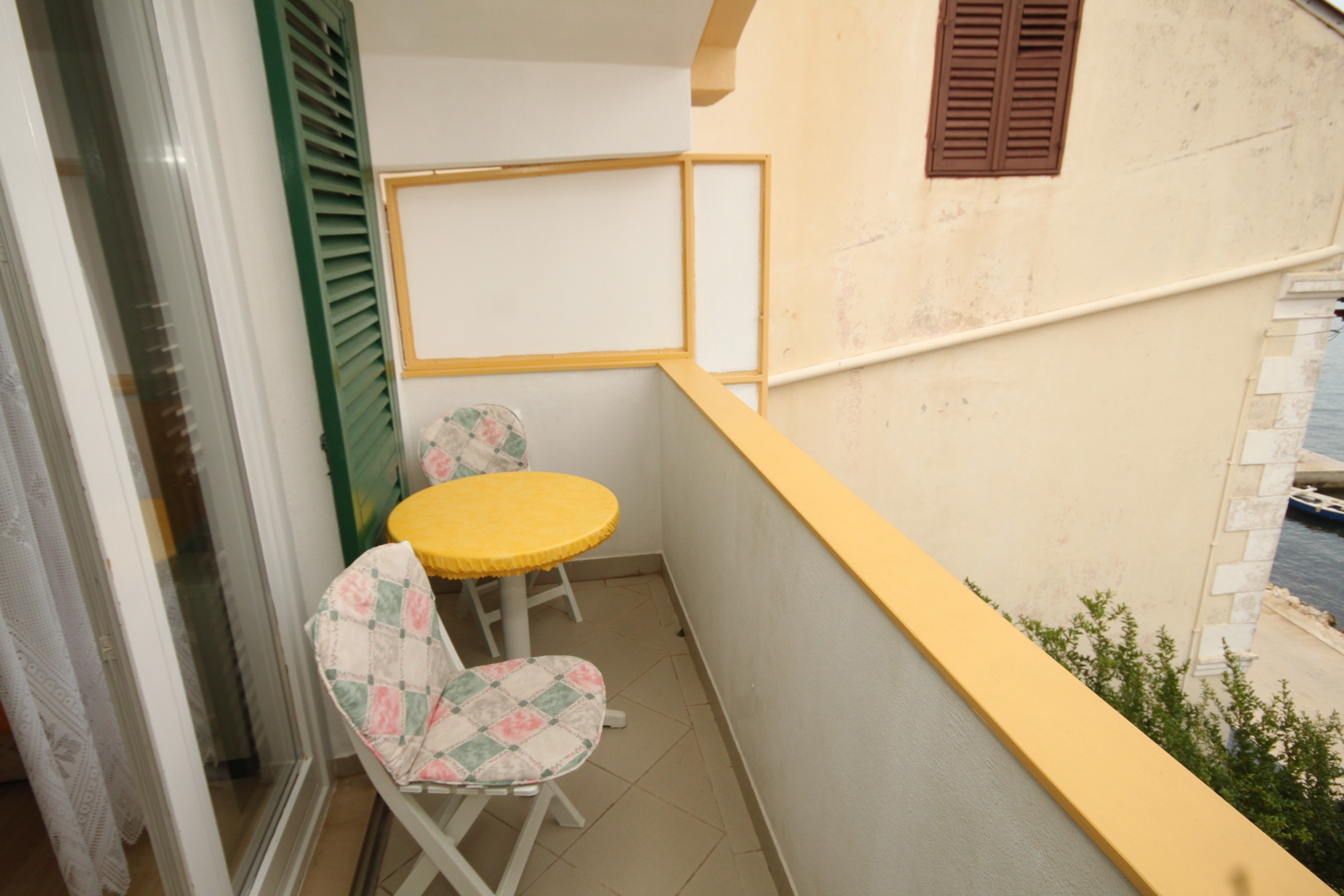 One bedroom apartment near beach Preko, Ugljan  A-c