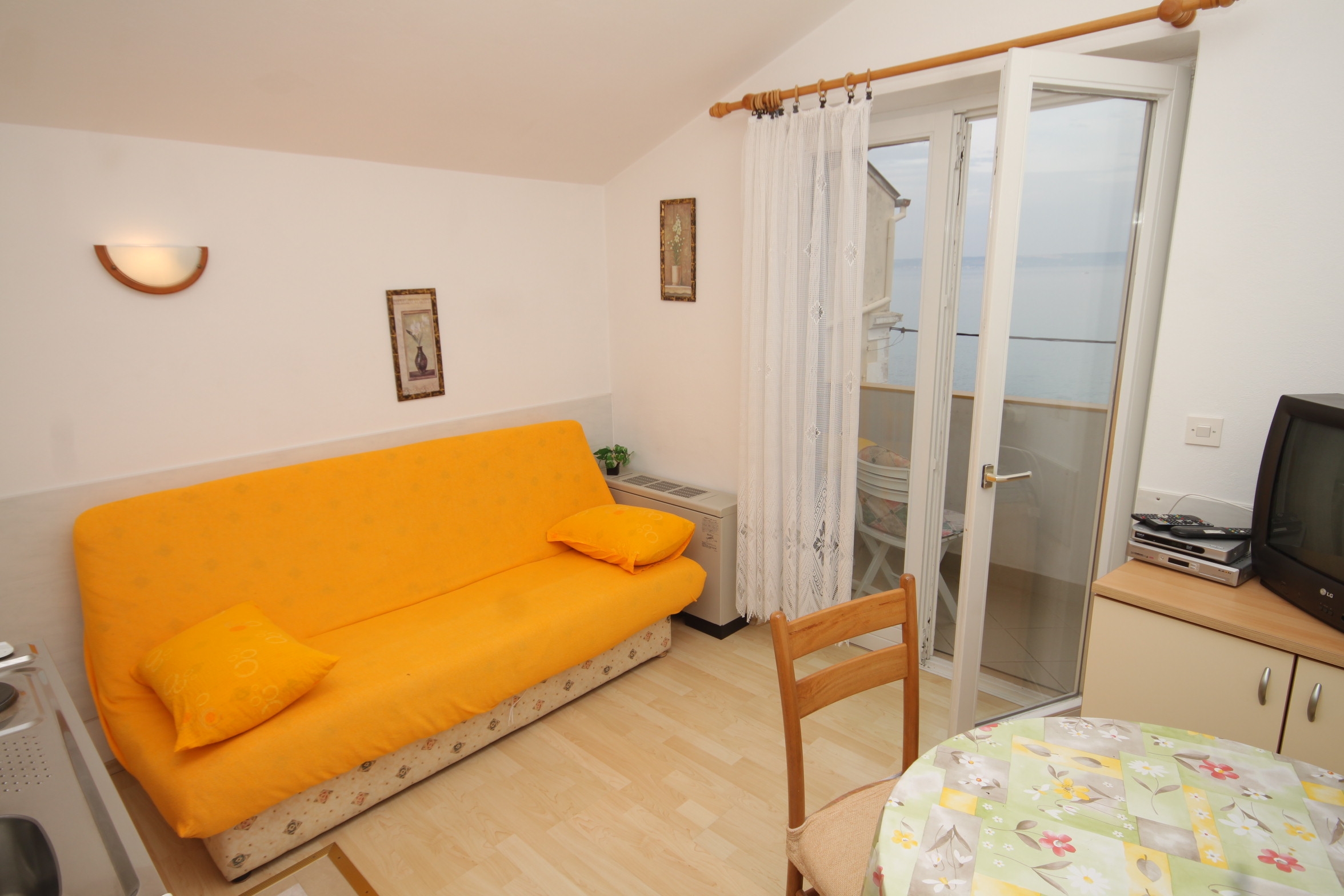 One bedroom apartment near beach Preko, Ugljan (A-8515-c)