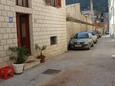 Parking lot Vis, Vis, Parking lot 8518 - Apartments near sea with pebble beach.