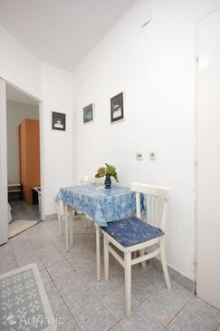 Dining room Ugljan, Dining room in the studio-apartment, dopusteni kucni ljubimci i WIFI.