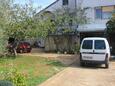 Parking lot Muline, Ugljan, Parking lot 8520 - Apartments near sea with pebble beach.