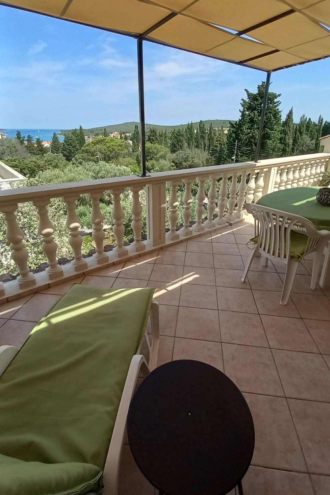 Two bedroom apartment with terrace and sea view Muline, Ugljan  A-b