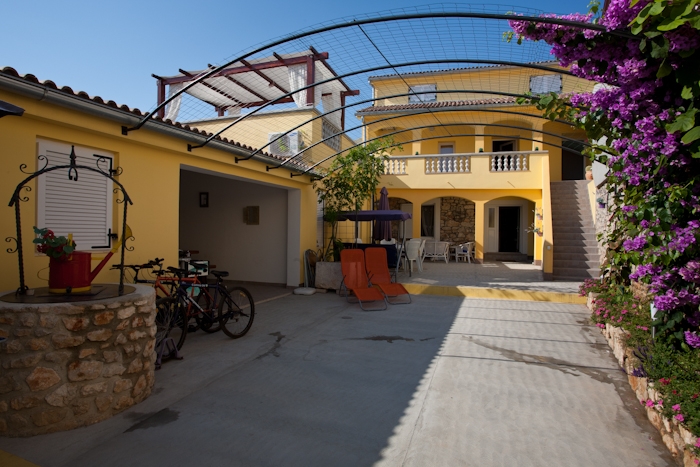 Jednosobni apartman s terasom Poljana, Ugljan  A-e