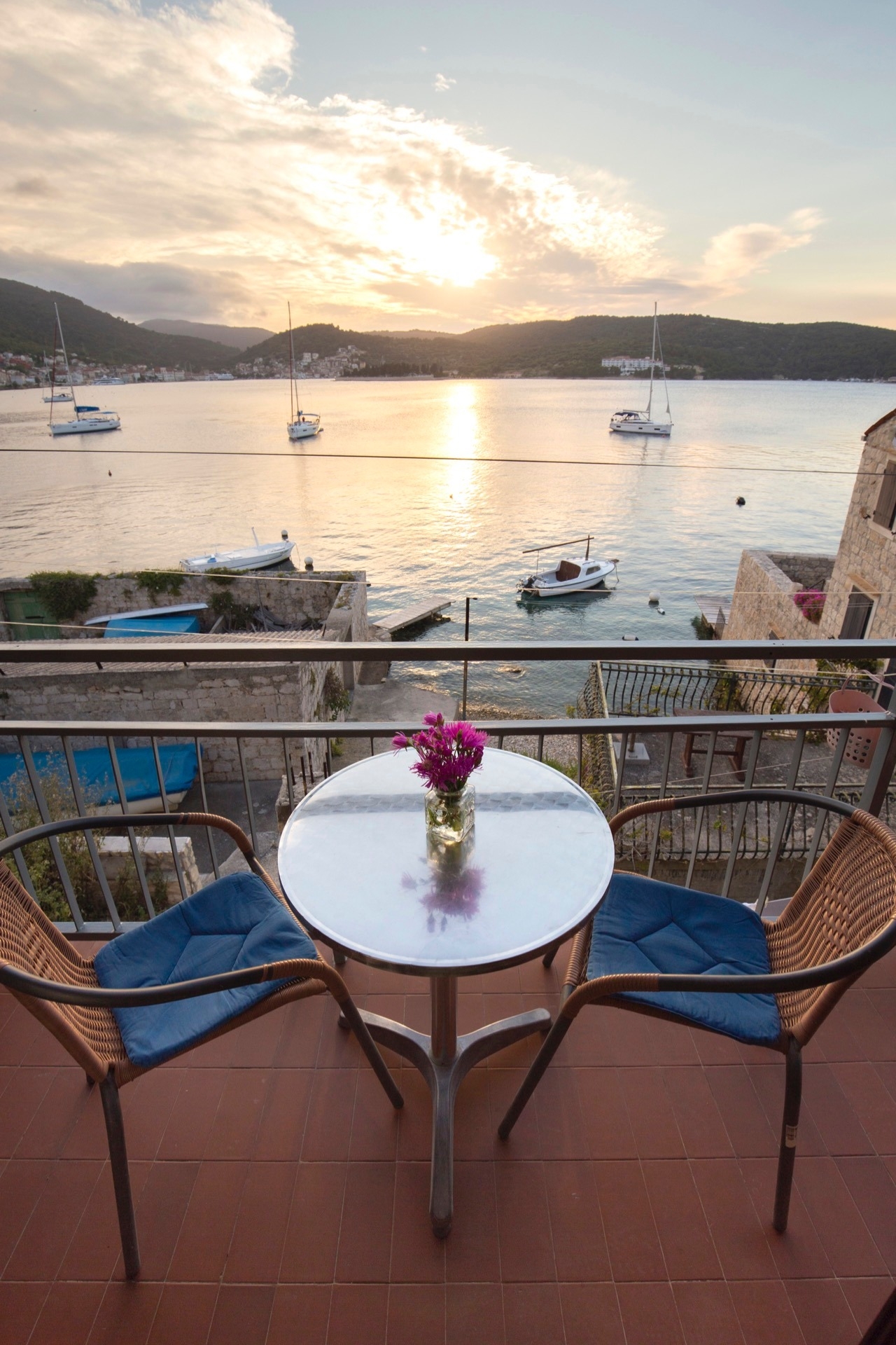 One bedroom apartment near beach Vis  A-a