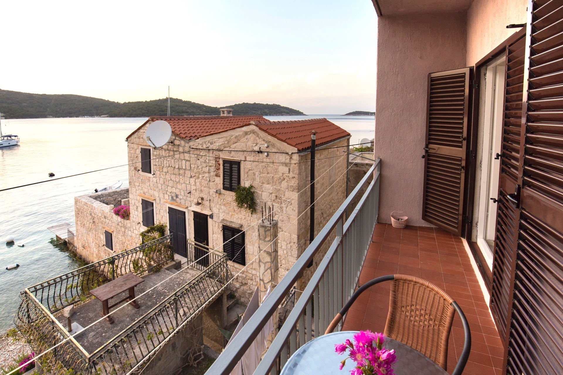 One bedroom apartment near beach Vis  A-a