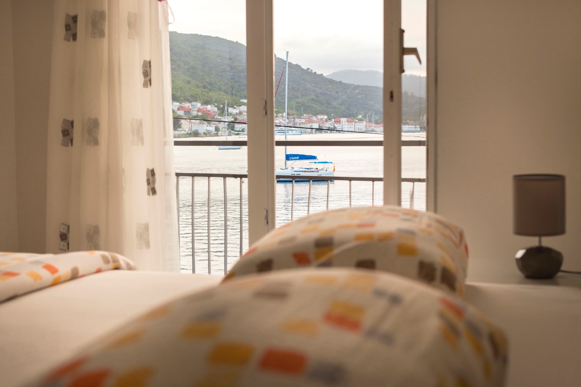 One bedroom apartment near beach Vis (A-8525-a)