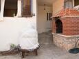 Courtyard Vis, Vis, Courtyard 8526 - Apartments near sea with rocky beach.