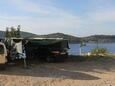 Parkiralište Vis, Vis, Parkiralište 8526 - Apartmani blizu mora sa kamenitom plažom.