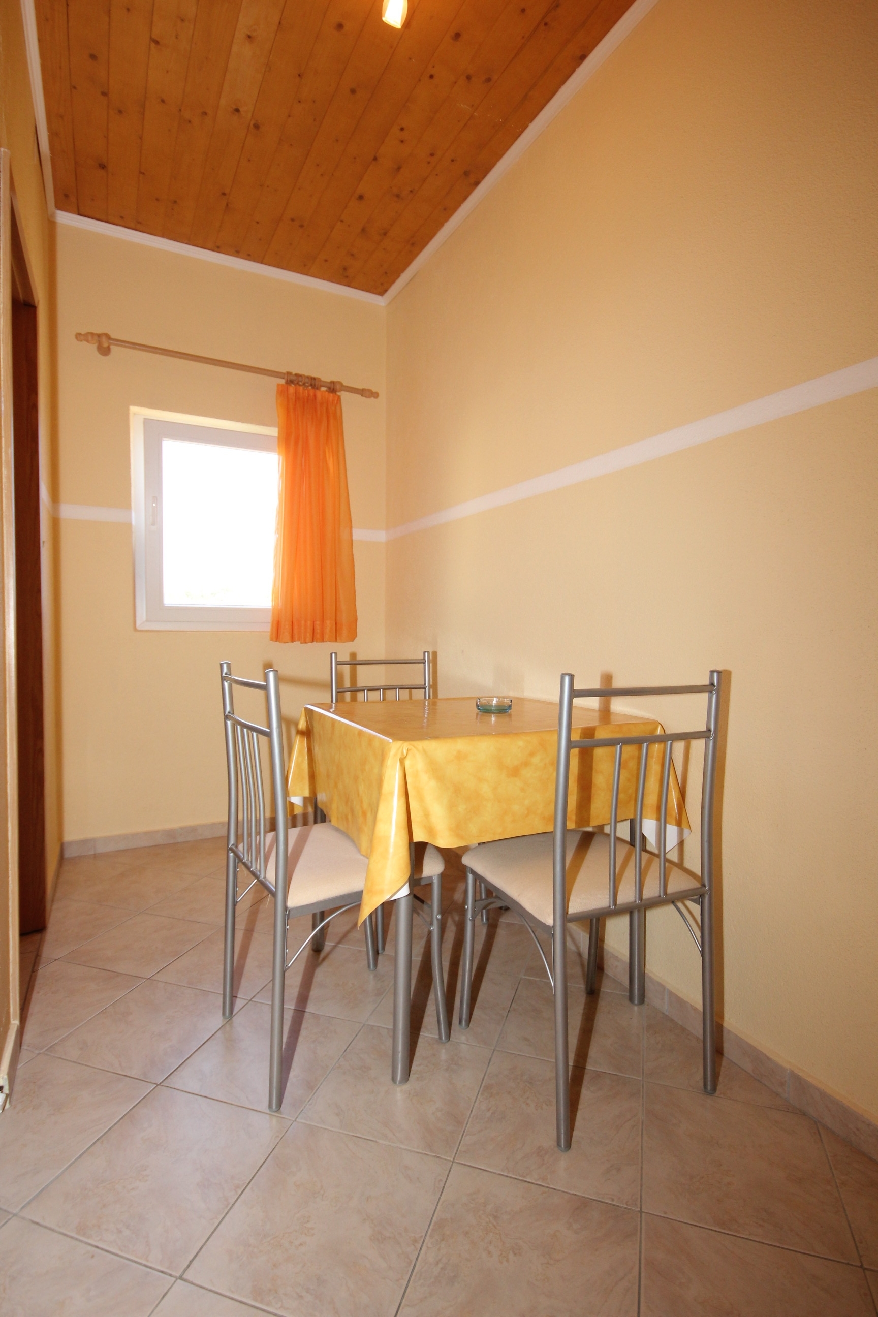 Appartement dune chambre avec la terrasse et la vue sur le mer Vis (A-8531-b) Appartement dune chambre avec la terrasse et la vue sur le mer Vis (A-8531-b)