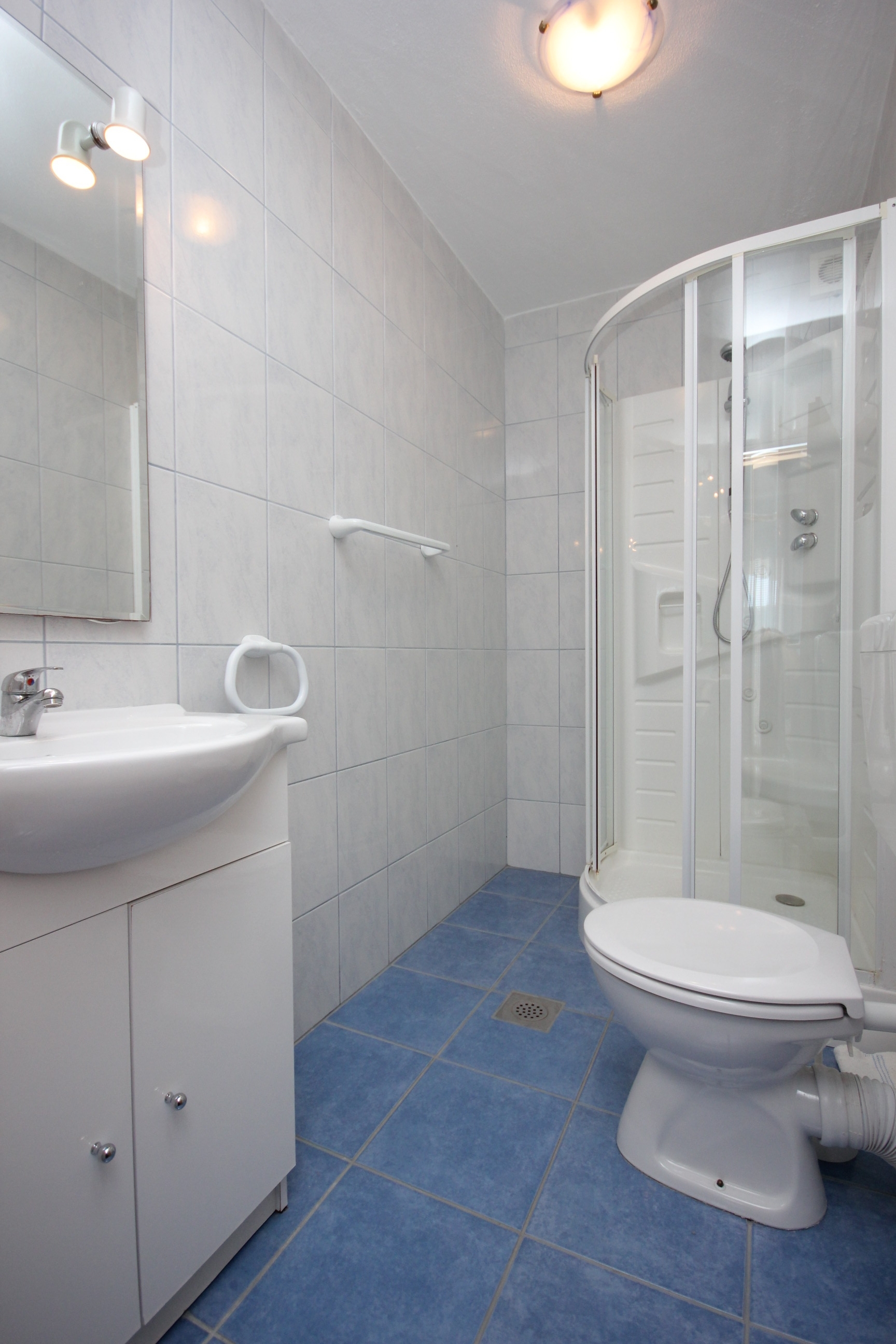 One bedroom apartment with terrace and sea view Vis  A-d