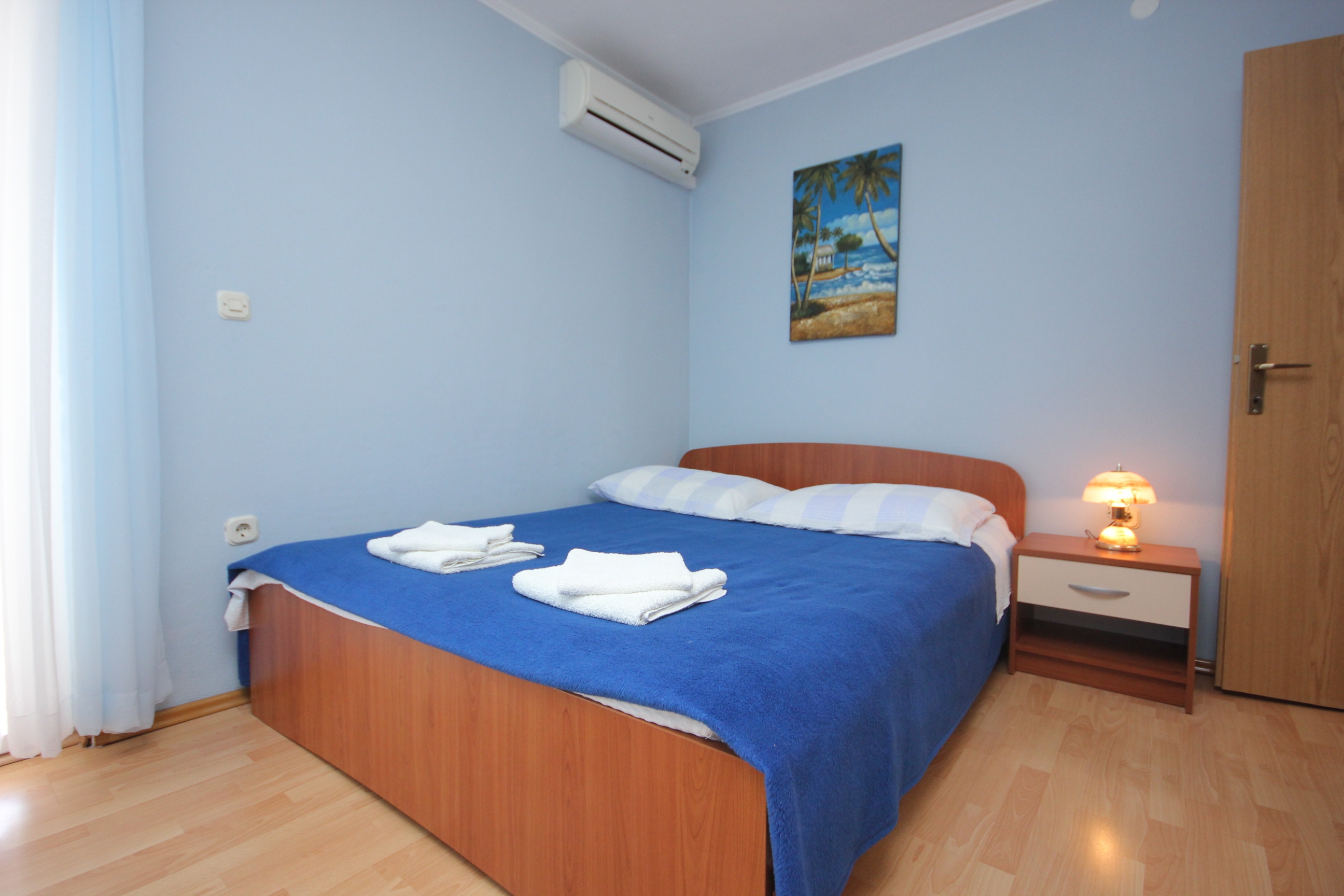 One bedroom apartment with terrace and sea view Vis  A-d