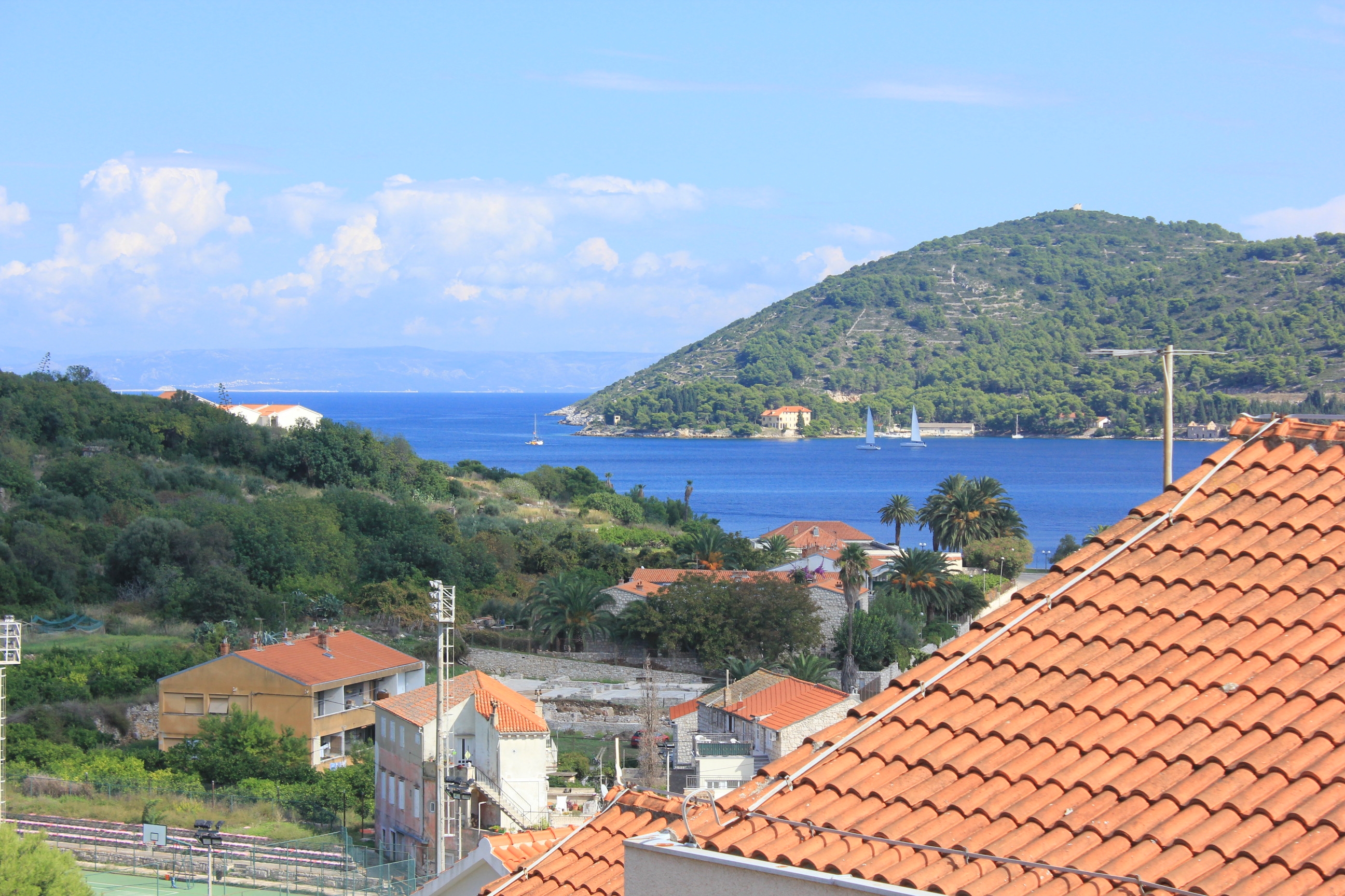 One bedroom apartment with terrace and sea view Vis  A-d