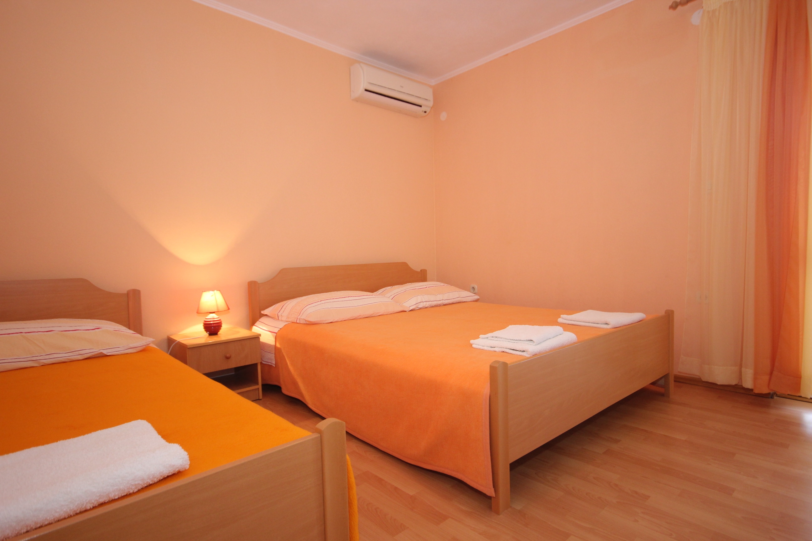 One bedroom apartment with terrace and sea view Vis  A-e