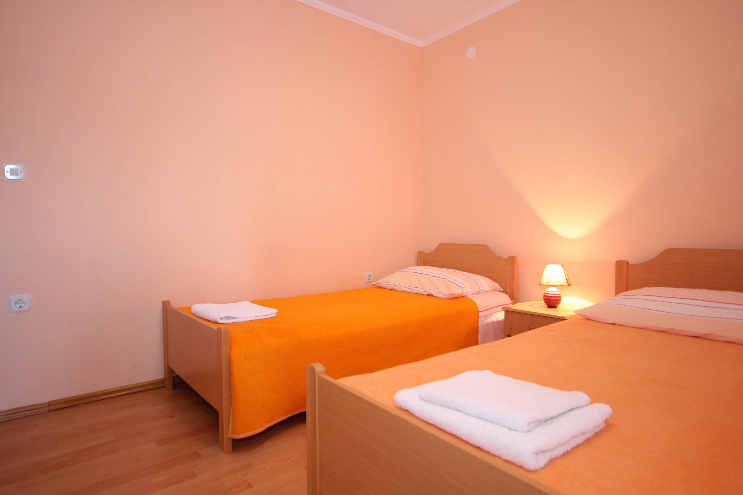 One bedroom apartment with terrace and sea view Vis  A-e