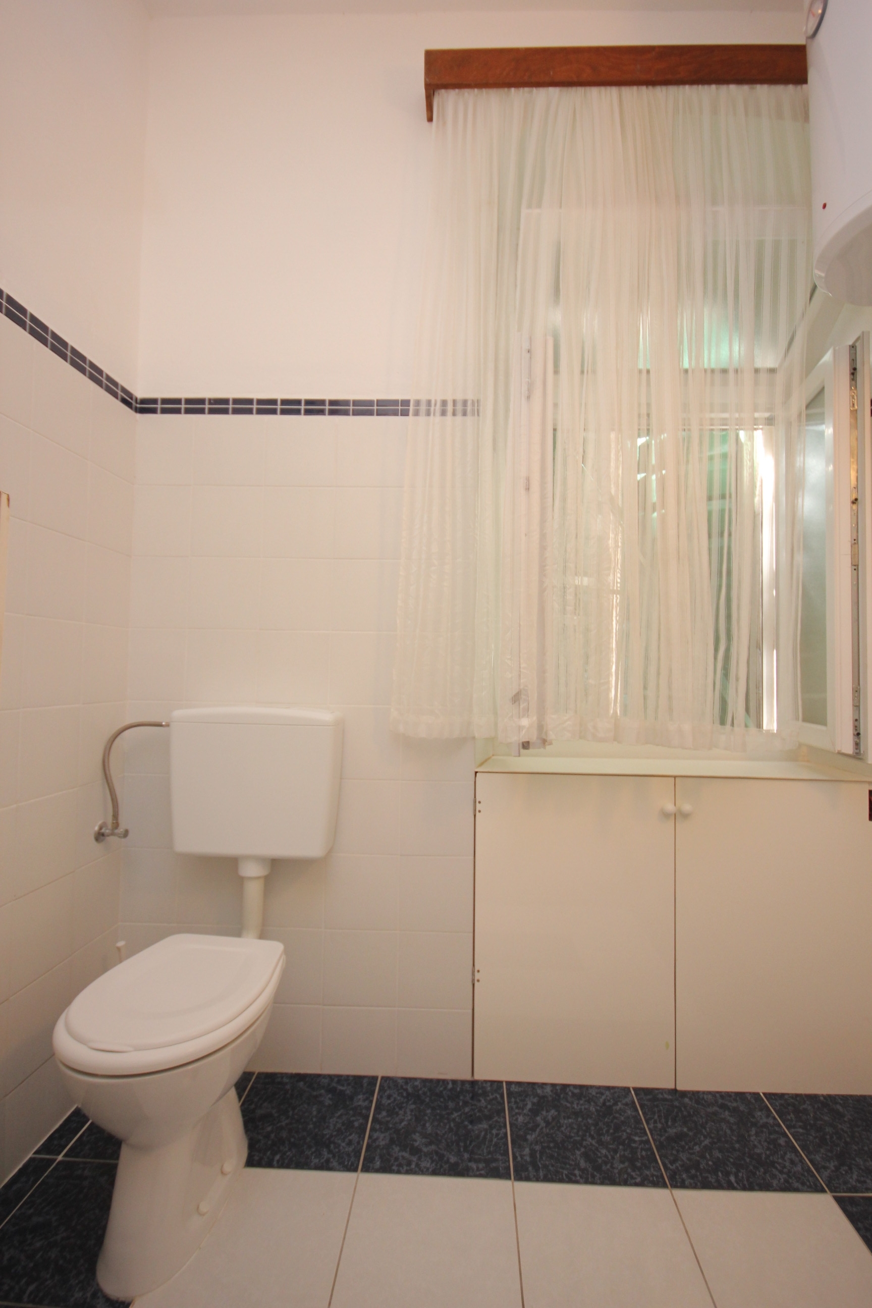 Two bedroom apartment near beach Komiža, Vis  A-b