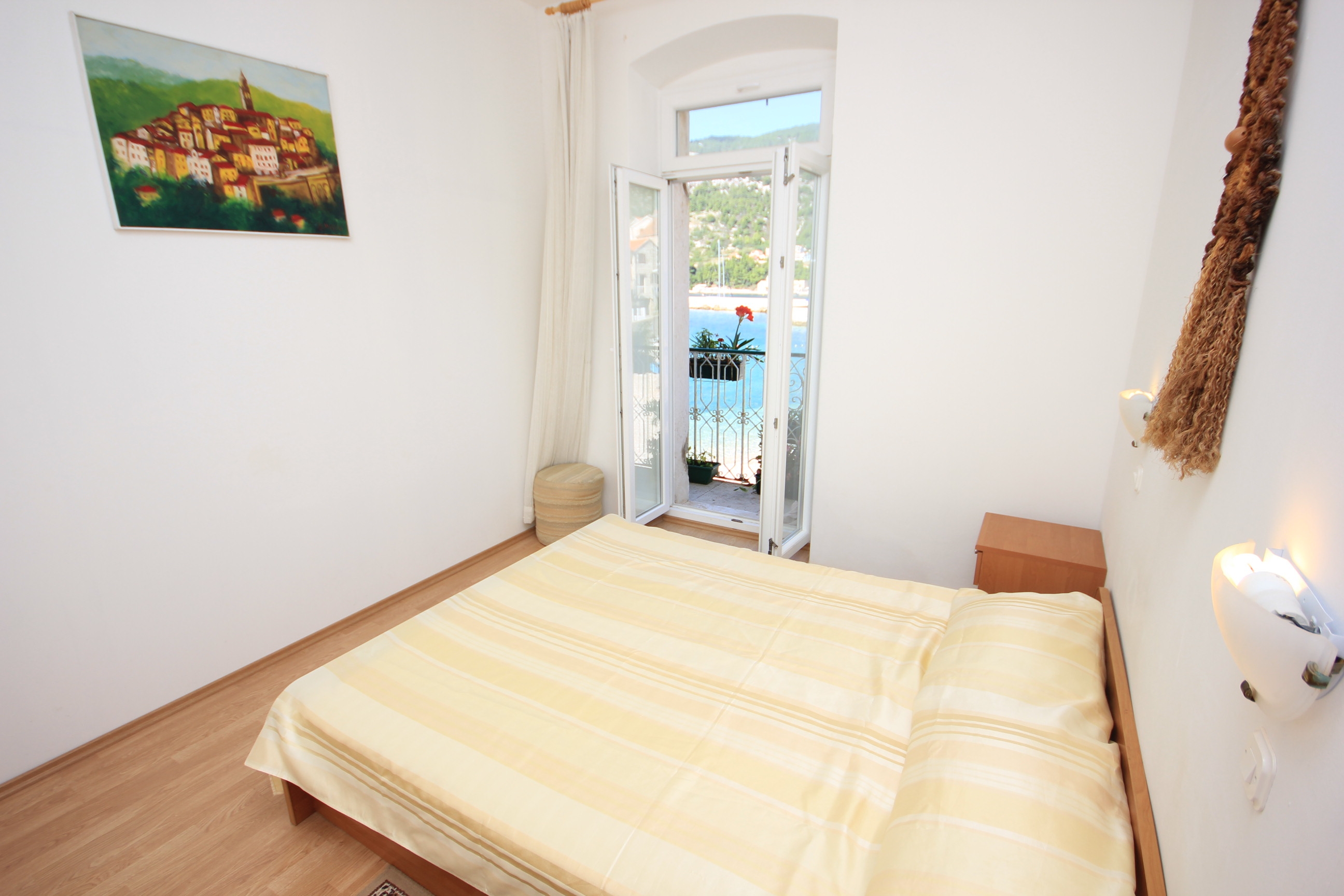 Two bedroom apartment near beach Komiža, Vis  A-b