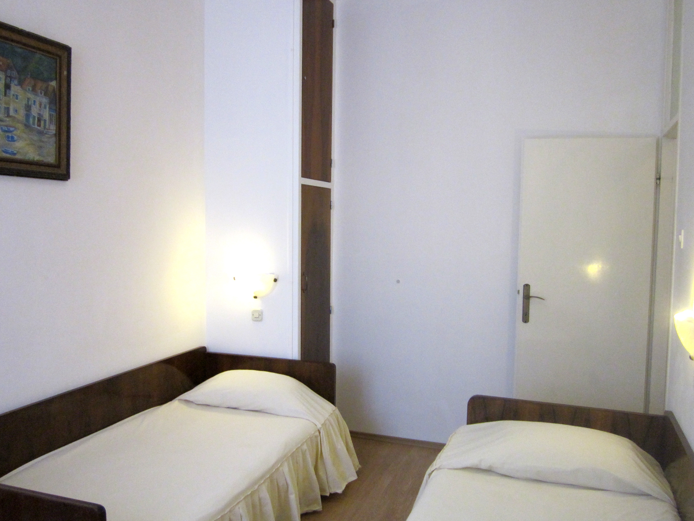 Two bedroom apartment near beach Komiža, Vis  A-b