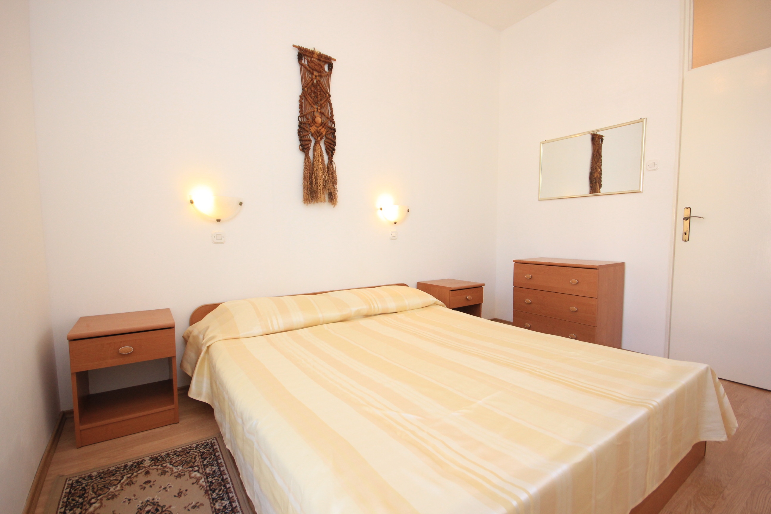 Two bedroom apartment near beach Komiža, Vis  A-b