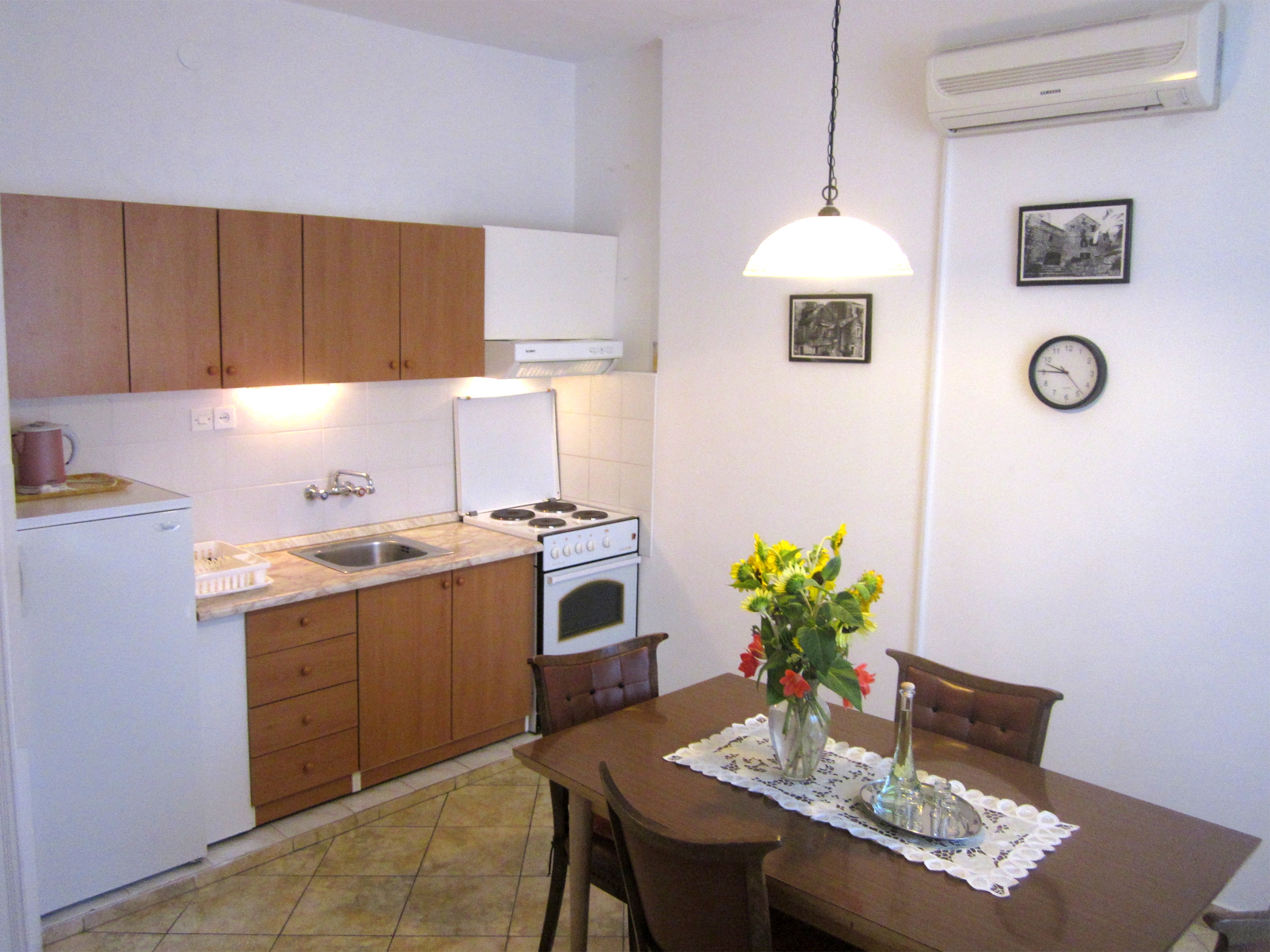 Two bedroom apartment near beach Komiža, Vis  A-b